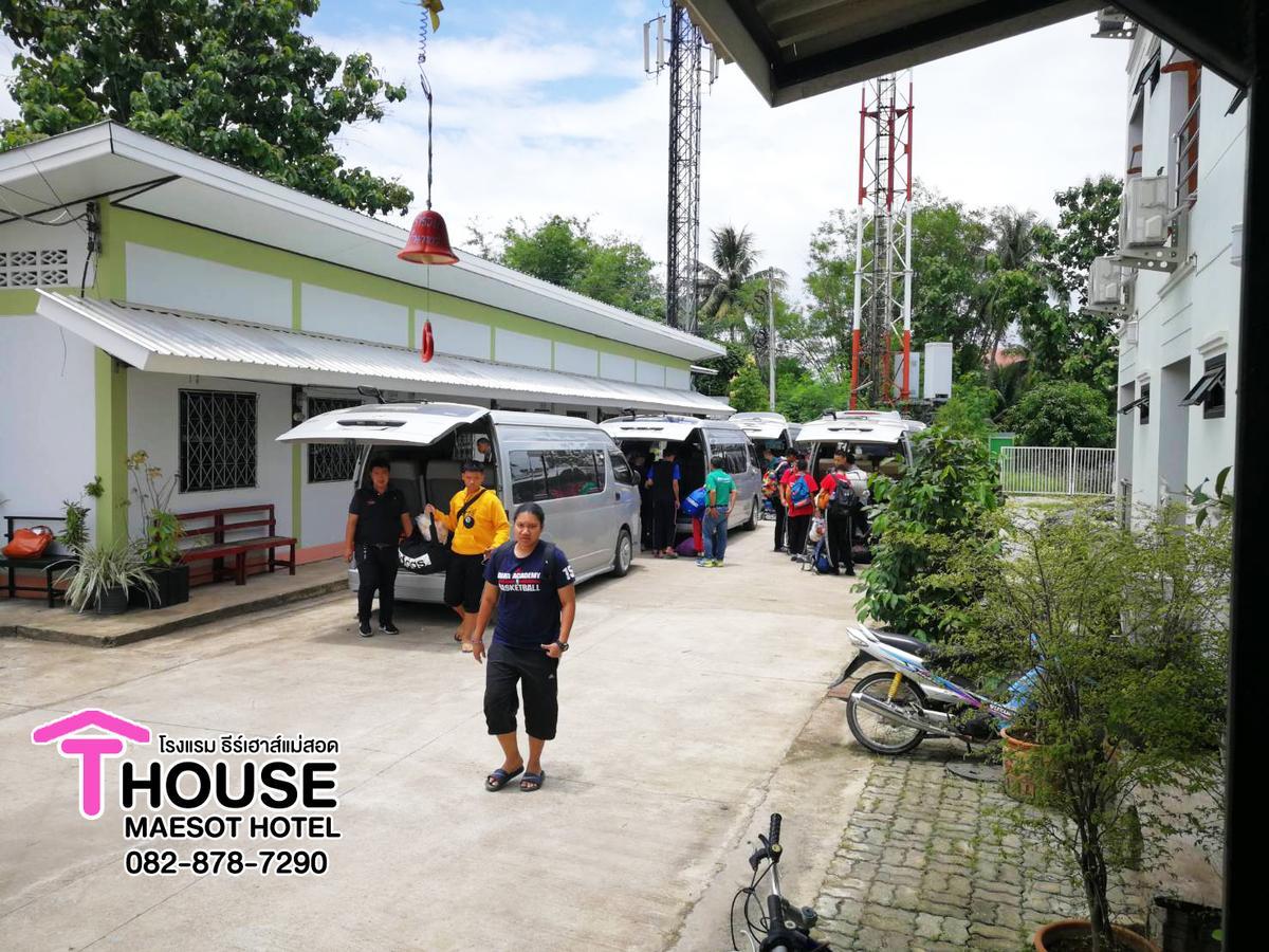 T. House Hotell Mae Sot Exteriör bild